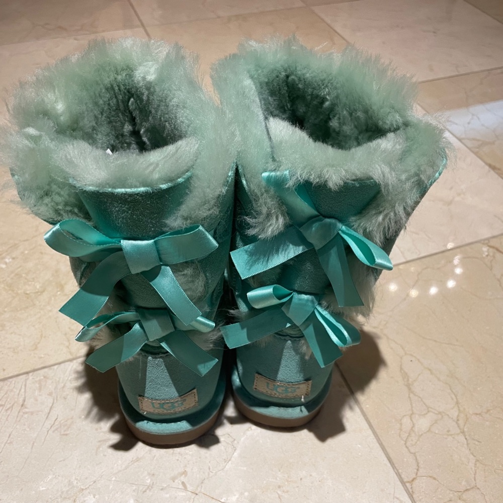 UGG Bailey Bow-Back Short Boot in Aqua - Picture 4 of 8